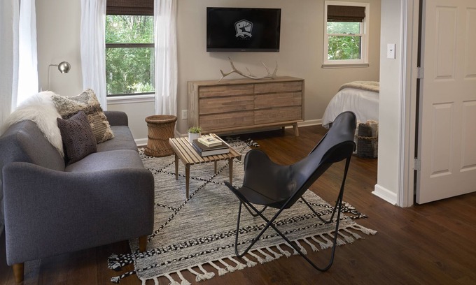 Franklin Cabaña | The Cottage at Cabin Creek Farm in Franklin, TN is an Enchanting Cottage Retreat