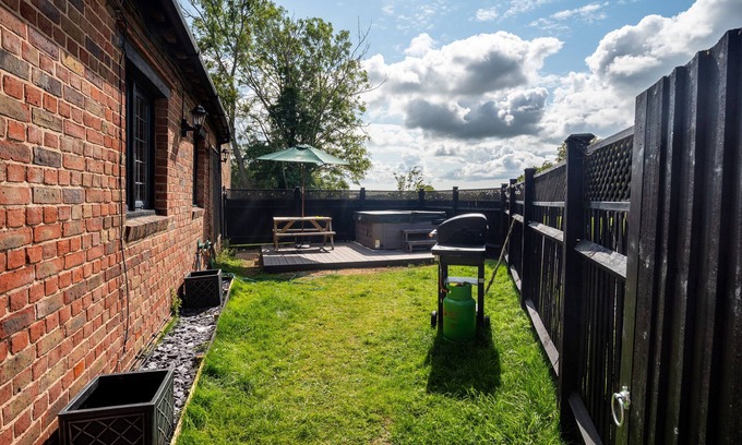 Upper Dicker Casa | The Cottage at Gildridge Private Hot tub