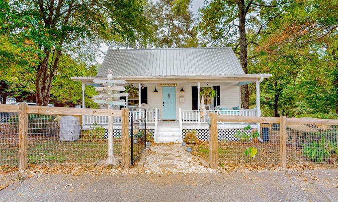 Landrum Casa | The Cottage at Overlook Farm
