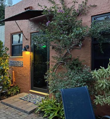 Southwest Casa | The Cottage at Pineapple House