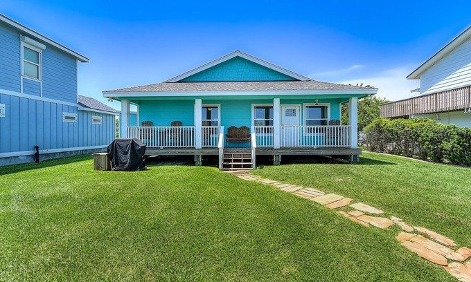 Rockport Casa | The Cottage on Salt Lake | Private Dock, Grill & Yard | Near Beach