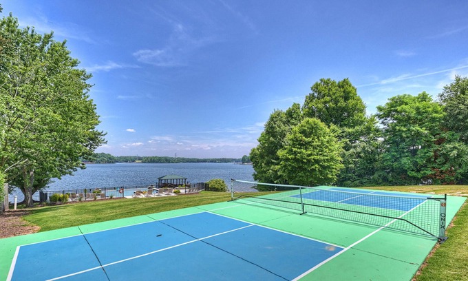 Lake Norman of Catawba Cabaña | The Cottage | Pickle Ball Court-Pool |Sleeps 14 | water views galore