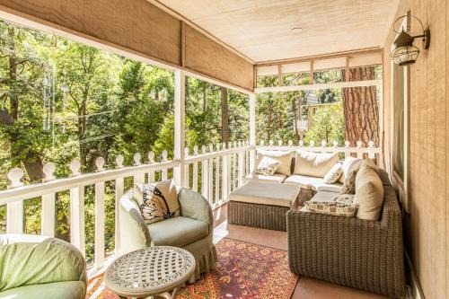 Lake Arrowhead Casa | The Cottage