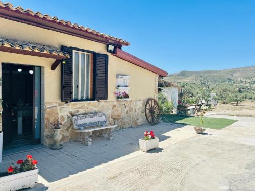 Avola Casa | "The Cottage"with sea view, parking & wifi