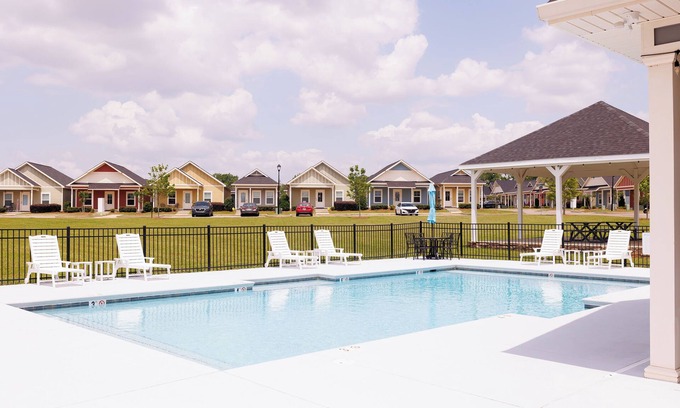 Skipperville Cabaña | The Cottages: 2BR/2BA Dothan Pet Friendly Gorgeous Pool, Pickle Ball court, Gym