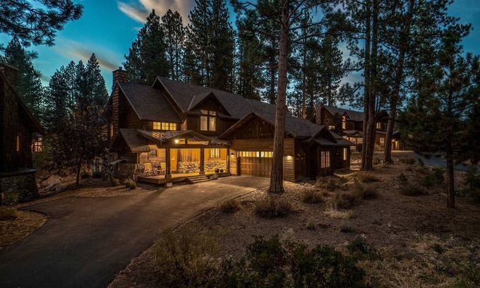 Truckee Casa | The Cottages ~ Golf, Pool, Play ~ 3-Bedroom