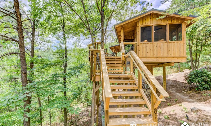 Gatlinburg Cabina | The Cottonwood in Treehouse Grove at Norton Creek