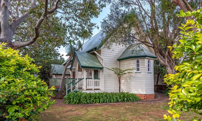 Centenary Heights Casa | The Country Chapel Bed n Breakfast