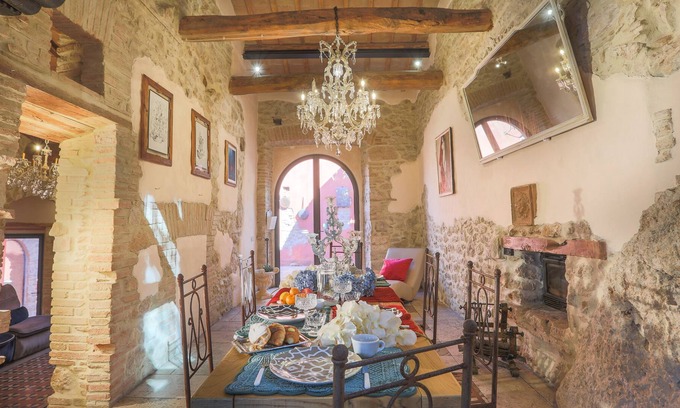 Narni Villa | The Court of Narnia - Private Villa
