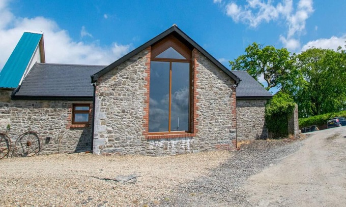 Llangadog Casa | The Cow Shed - Green Grove