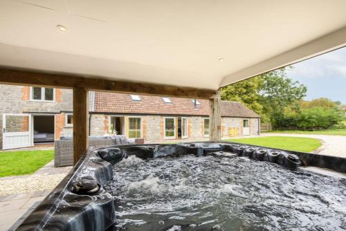 Brent Knoll Casa | The Cowshed