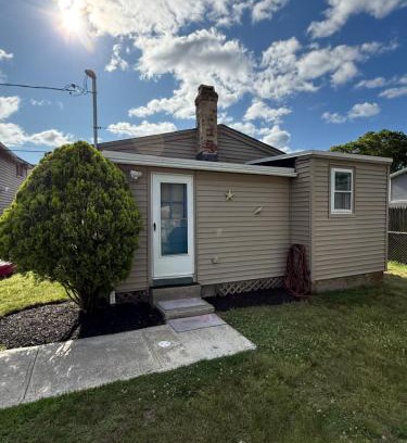 Warwick Casa | The Cozy Back Bungalow