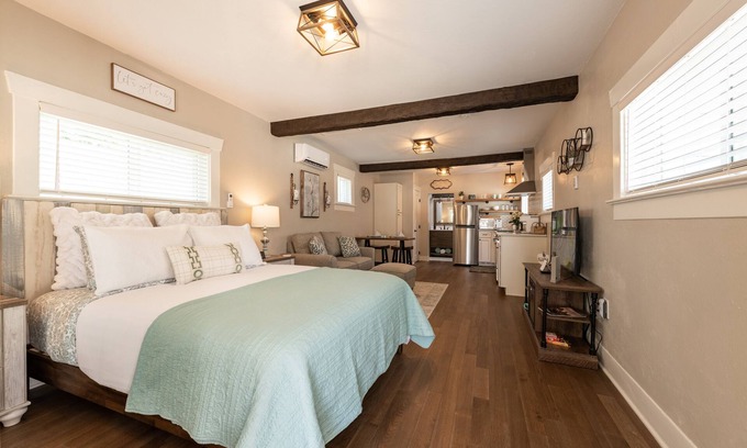 Colorado Springs Cabaña | The Cozy Cottage