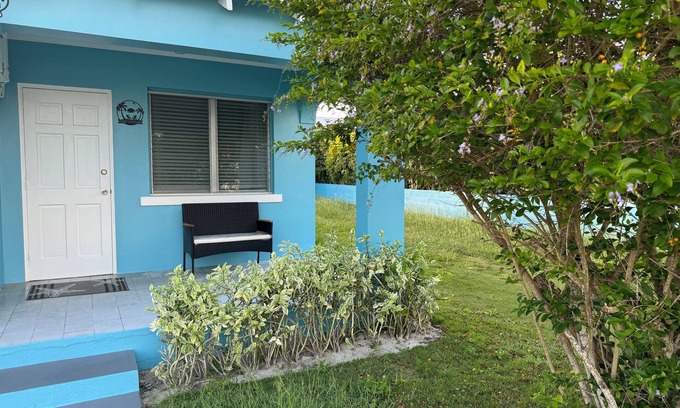 Spanish Wells Casa | The Cozy Cottage is an inviting 2-bedroom house in Spanish Wells with Golf Cart