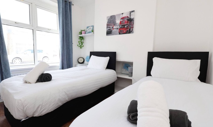 Plasnewydd Casa | The Cozy Home | 11min Walk to Cardiff Central | Linen + Parking Provided |