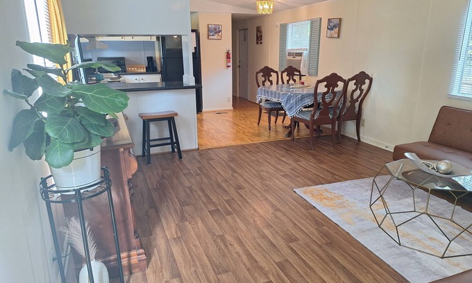 Hinesville Casa | The Cozy Main Suite 2-bedroom mobile home in welcoming Hinesville with WiFi, Ac