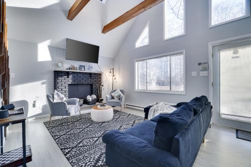 Tobyhanna Casa | The Cozy Modern Cabin Near Lake & Pet-friendly