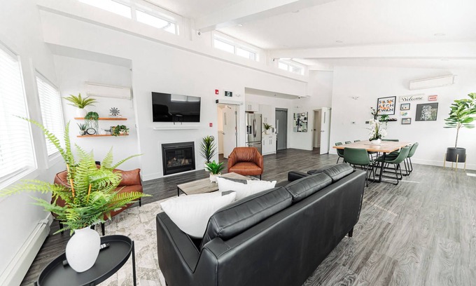 Regina Casa | The Cozy Nook Inn