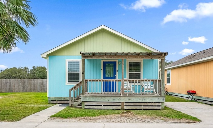 Rockport Cabaña | The Cozy Pelican Cottage