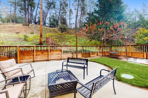 Yosemite Forks Casa | The Cozy Sunset Chalet
