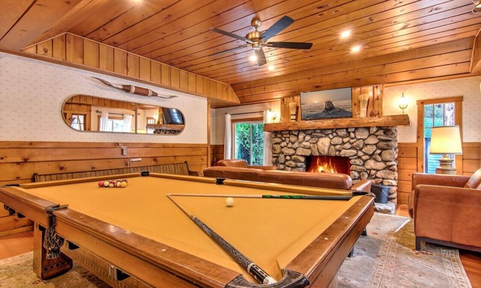 Idyllwild Cabina | The Creek Lodge in Town Center - 2,500 sf Mountain Modern Cabin, Next To Creek!