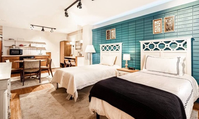 Roselawn Finance Apartamento | The Creek Suite: themed getaway!