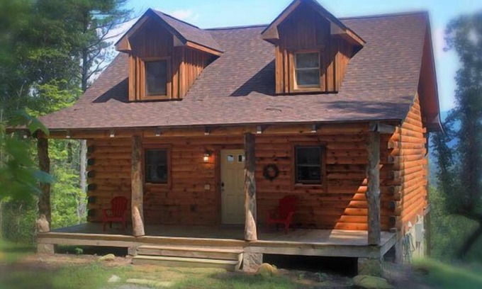 Stanardsville Cabina | The Crooked Oak | 3 Bed, 2 Bath
