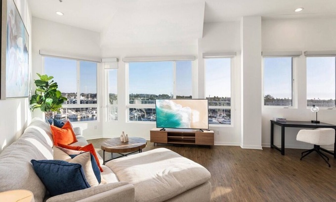 Marina del Rey Apartamento | The Crystal 3 Level Penthouse - Marvelous Marina Views 2BR