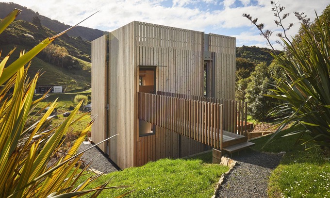 Picton Casa | THE CUBE - PICTON HOLIDAY HOME, pet friendly, with a garden in Picton