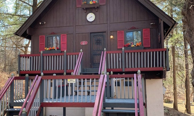 Millville Chalet De Esquí | The Cuckoo Chalet, Get-Away Cabin near Historic Harpers Ferry, West Virginia
