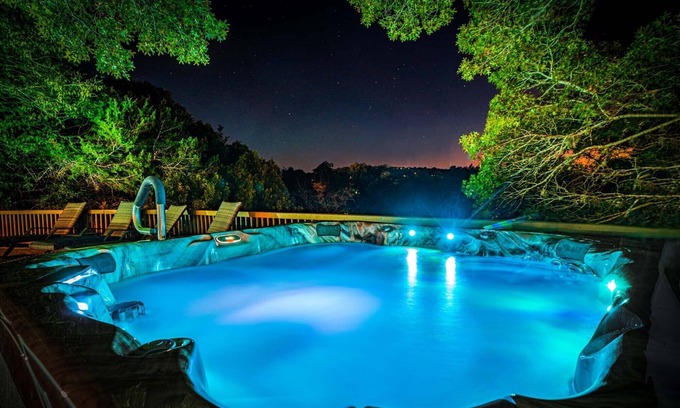 Ingram Casa | THE CYPRESS HOUSE - 5 Bedroom, River, Pool & Hot Tub