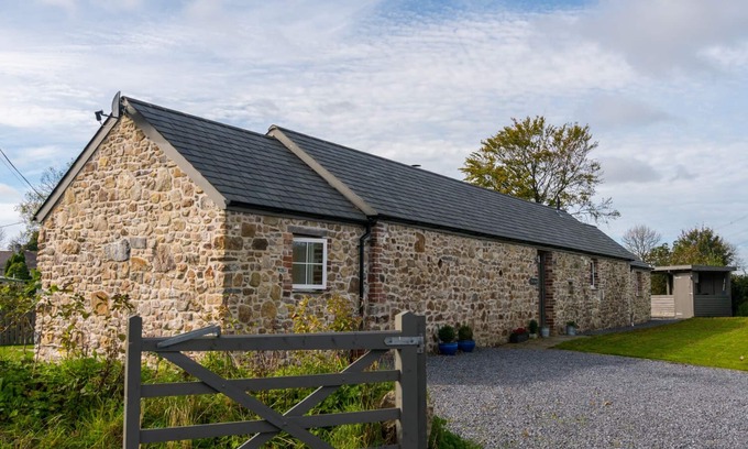 Narberth Cabaña | The Dairy - Luxury Cottage with Hot Tub and Views