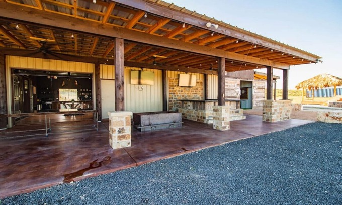 New Braunfels Casa | The Dam Ranch · The Dam Ranch | Country Living + Modern Amenities