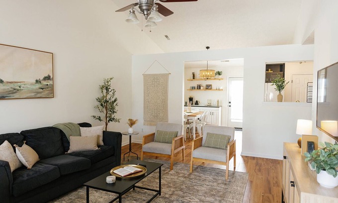 Georgetown Casa | "The Dawning House" - Peaceful Modern Stay w/ Yard