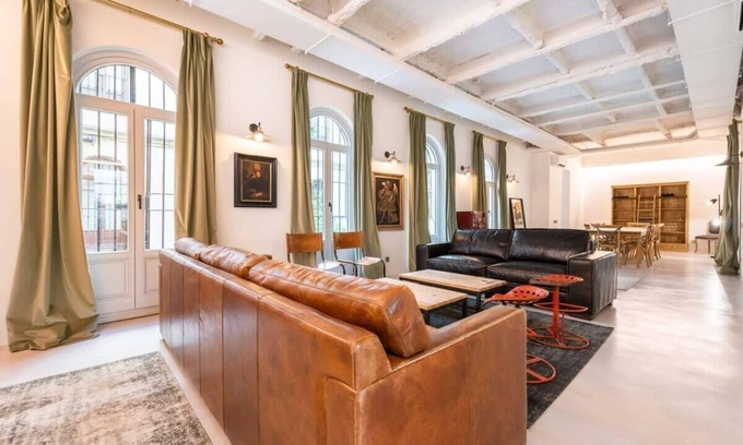 Chueca Apartamento | El Deauville | Inicio de primera clase en la animada Chueca