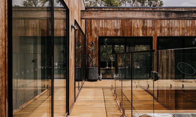 Hepburn Casa | The Deck ~ Hepburn Springs/Daylesford ~ Spa, Sauna, Home Cinema!