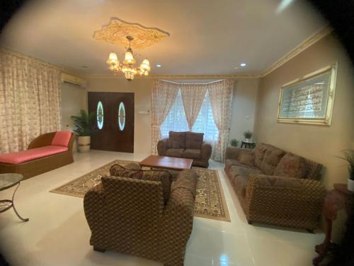 Kelubi Casa | The Deck Homestay & Event House