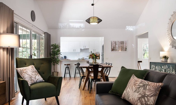 Hepburn Springs Casa | The Den-3 bedrooms, outdoor spa and deck area