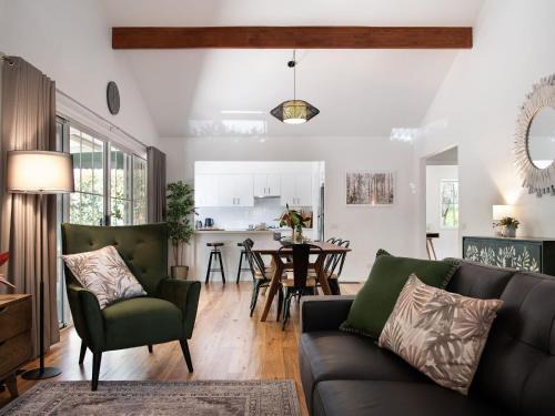 Hepburn Springs Casa | The Den, outdoor spa Daylesford
