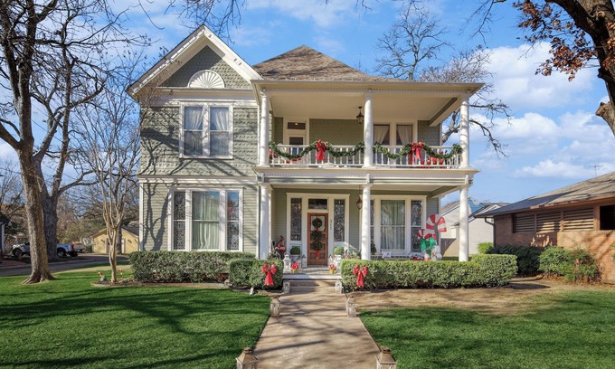 Gainesville Casa | The Denton Street Holiday House, an 1893 Victorian in the Historic District