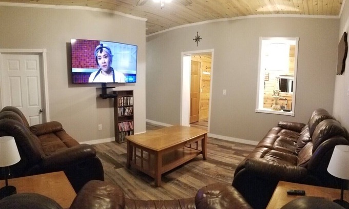 Guttenberg Casa | “The Depot” 2bedroom “3beds” 1 bath home. Outdoor party area with tv