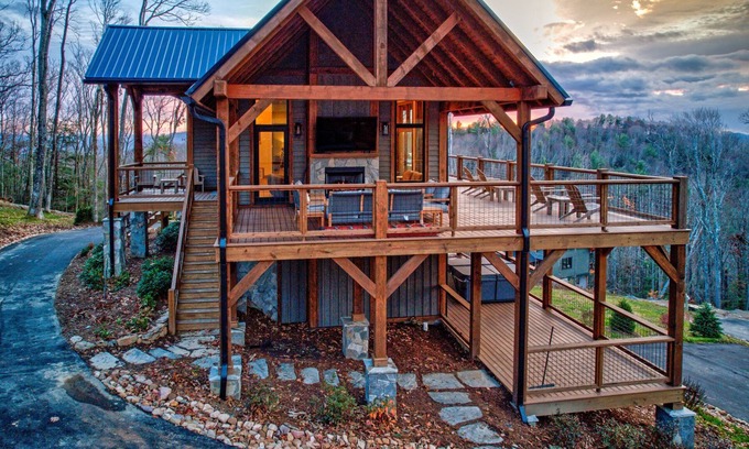 Elk Park Casa | The Dire Wolf at Eagles Nest - hot tub, views, outdoor fireplace