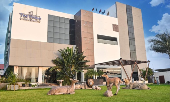 Veraval Complejo | The Divine Resort Somnath