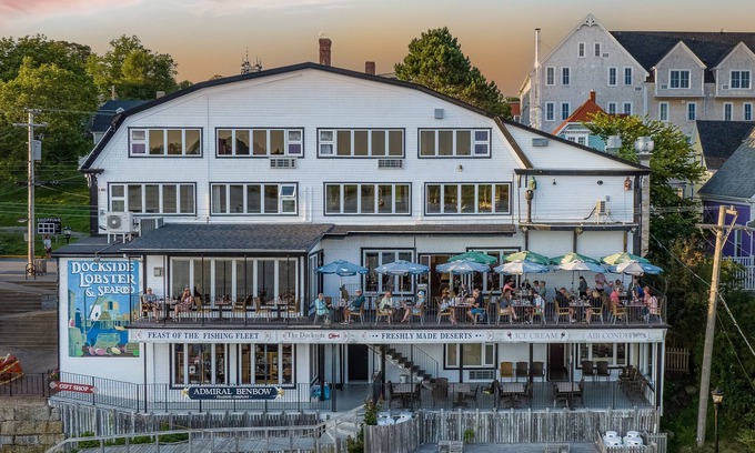 Lunenburg Waterfront Hotel | The Dockside Inn & Restaurant