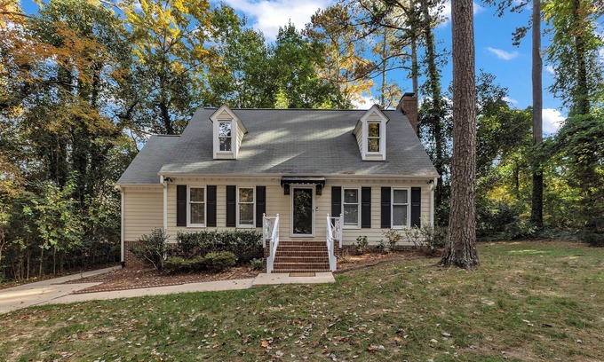 Northwest Raleigh Casa | The Dogwood Cottage