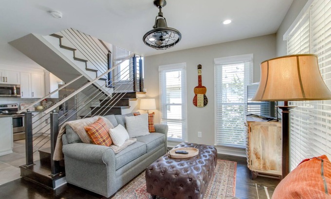 Hillsboro West End Casa | The Dolly★Explore Hillsboro Village on foot★Free Parking, 9 mins to downtown!