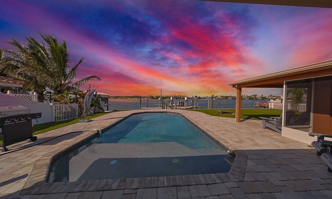 Bal Harbour Casa | The Dolphin Inn with views of Tampa Bay & Marina
