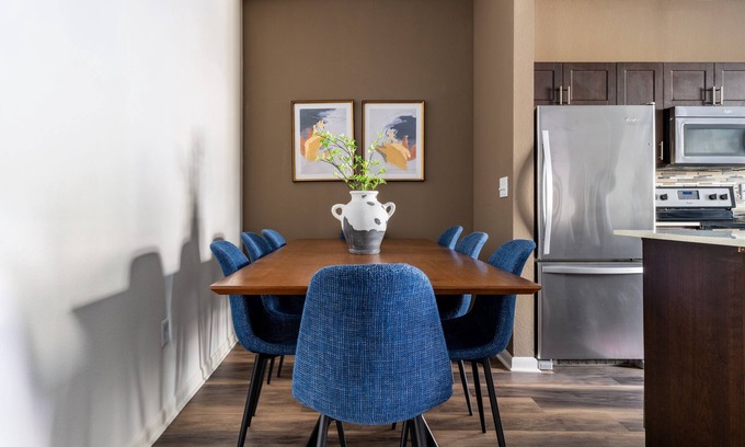 North Burnet Condominio | The Domain Escape: Modern 2-bedroom retreat in Austin