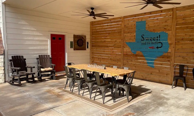 North Shore Colony Casa | The Domes Near Lake Travis *Sleeps 14*
