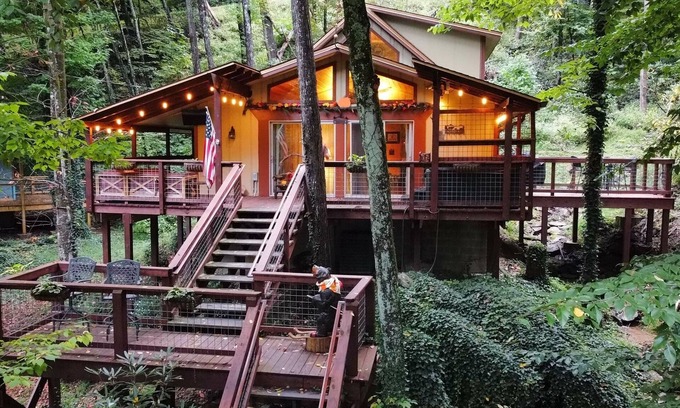 Chalet Village Cabina | The Double Creek Cabin 0.25 of a mile to Ober Gatlinburg!!!